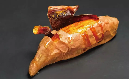 烤红薯有一层硬硬的褐色东西还能吃吗