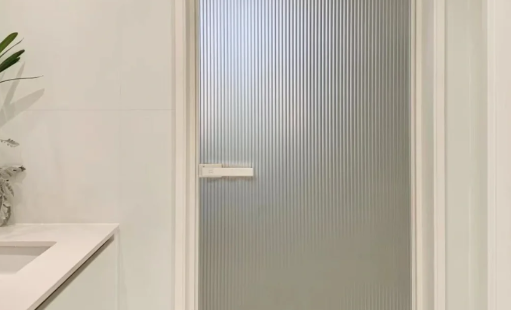 卫生间门是不是要比房间门矮一点2