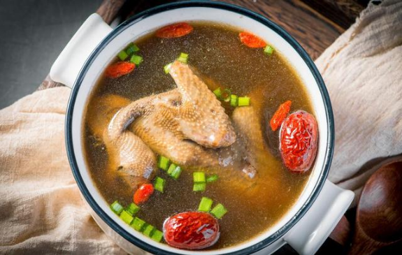 鸽子汤的营养在汤里还是肉里1