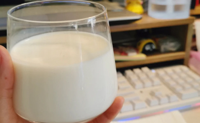 牛奶摇一摇为什么那么多泡泡