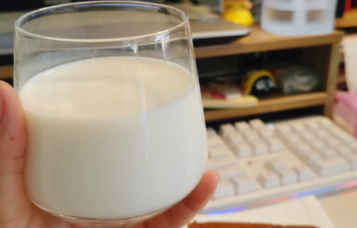 牛奶|牛奶摇一摇为什么那么多泡泡