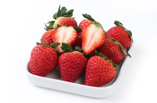 冬季吃草莓是反季节吗