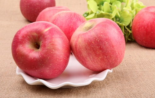 拉肚子可以生吃苹果吗3