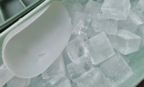 把冰块一块一块的放进冰箱里会融化吗3