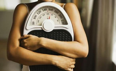 大基数减肥一天两斤正常吗
