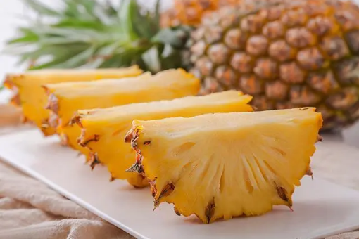 吃菠萝用什么泡减少麻木刺痛感