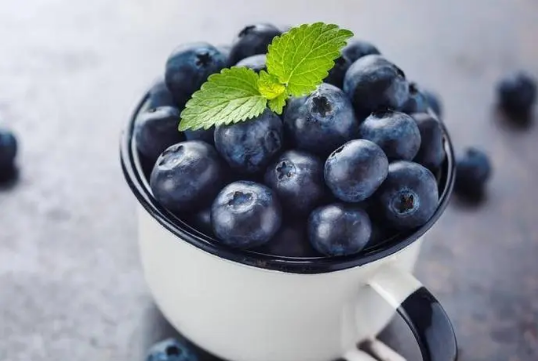 藍莓冰箱里放了一個星期還能吃嗎1
