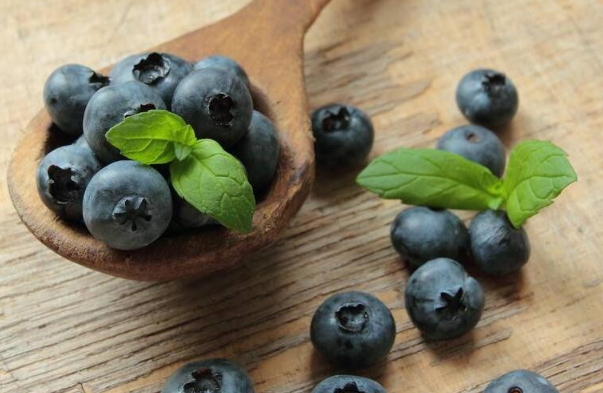 藍莓直接吃和榨汁吃哪個吸收好1