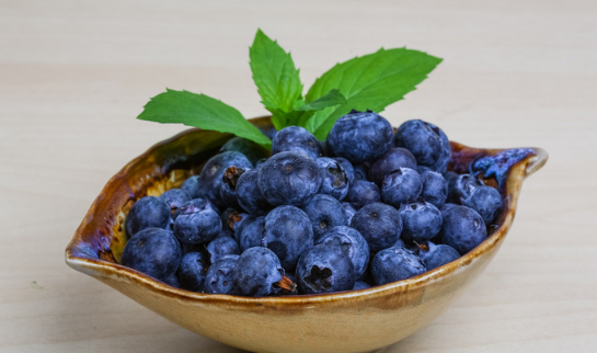 蓝莓里边有籽是正常的吗 蓝莓中心有许多籽能吃吗