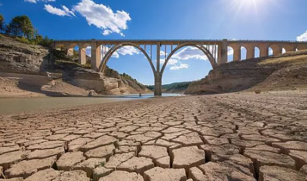 上半年大旱下半年是不是大涝2023