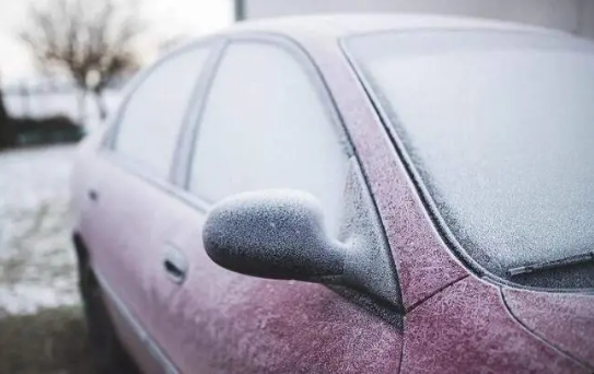 車窗結冰可以用溫水澆嗎3