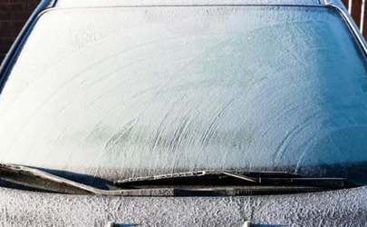 车窗结冰可以用雨刮器刮吗