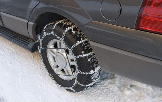 下雪天车子轮胎上装的什么-在下雪天汽车轮胎上为什么要装上防滑链