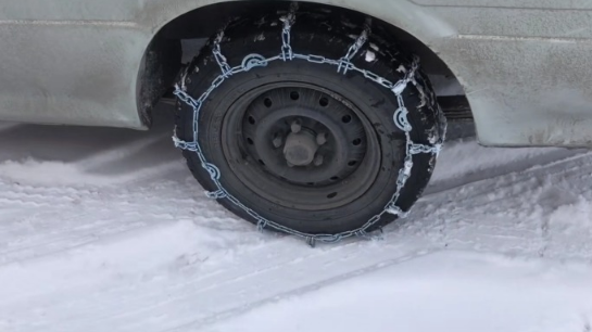 下雪天车子轮胎上装的什么2