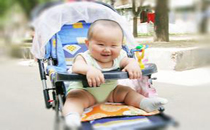 宝宝坐婴儿推车会影响脊柱 宝宝坐婴儿车的注意事项