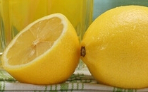 柠檬汁怎么保存久 柠檬汁对女性的作用