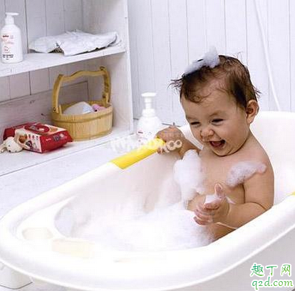 宝宝不爱洗澡怎么办 宝宝每次洗澡哭闹怎么办