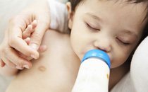 腹泻奶粉应该怎么吃 婴儿腹泻奶粉能长期吃吗