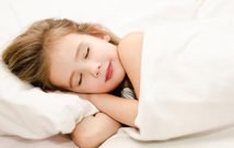 小孩可以睡席梦思吗 如何给小孩选择睡觉的床