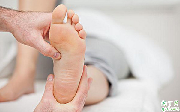 孕妇怀孕期间为什么会脚肿 应该如何快速消肿