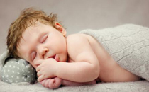 1岁宝宝睡觉偏头怎么办 纠正宝宝睡觉偏头方法