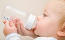宝宝吸空奶瓶好吗 宝宝吸空奶瓶有什么坏处