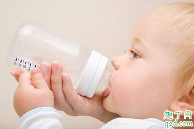宝宝喝奶用奶瓶怎么喂 宝宝奶瓶怎么使用说明方法