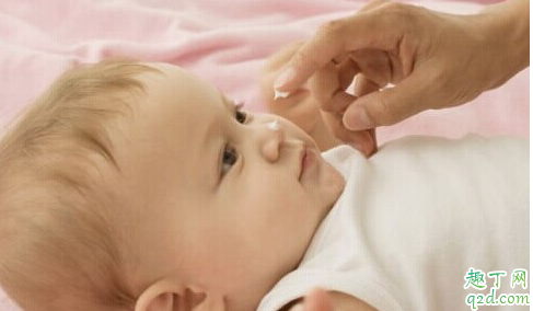 冬天新手宝宝皮肤干燥原因 宝宝皮肤干燥护理方法