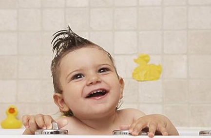冬季洗澡技巧要学会 宝宝舒适不感冒小妙招