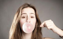 嚼口香糖的六大健康隐患 嚼口香糖的注意事项
