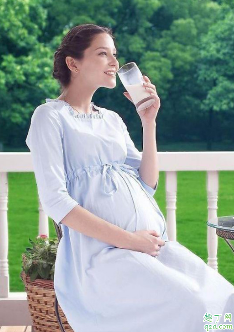 孕妇喝奶粉好还是喝牛奶好 孕妇喝什么奶粉对胎儿好