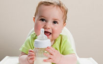 0-1岁宝宝吐奶处理方法 新生宝宝吐奶严重怎么办