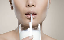 空腹能喝牛奶吗 空腹喝牛奶的危害