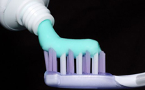 如何选择合适的牙膏 警惕牙膏的使用误区