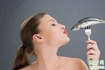 鱼刺卡喉咙怎么办 解鱼刺卡喉咙的方法