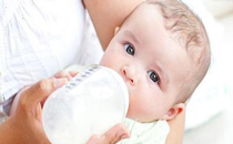 宝宝喝奶粉便秘怎么办 什么奶粉喝了不便秘