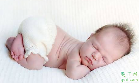 1岁宝宝睡觉需要用枕头吗 宝宝使用枕头注意事项