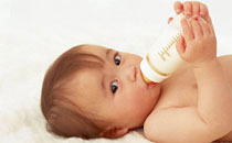 新生宝宝吃什么奶粉比较好 如何挑选新生儿奶粉