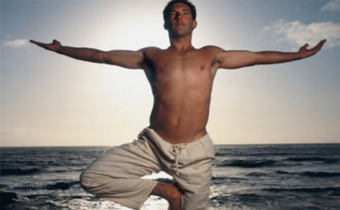 男士练习瑜伽有哪些动作 男士练习瑜伽的好处竟这么多