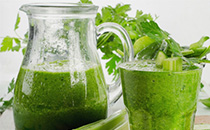 芹菜汁生喝还是熟喝 芹菜汁的功效与作用