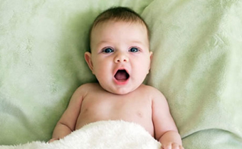三个月宝宝可以枕枕头吗 宝宝几个月可以枕枕头