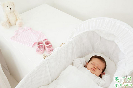 刚出生的婴儿不睡觉怎么办 怎样快速让婴儿快速入睡