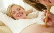 胎动是在几月份出现 怀孕时胎动的感觉是怎么样的