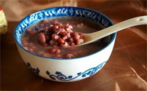 吃红豆薏米粥的好处有哪些 红豆薏米粥能治湿疹吗